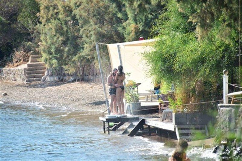 Merve Boluğur ile Murat Dalkılıç balayında 