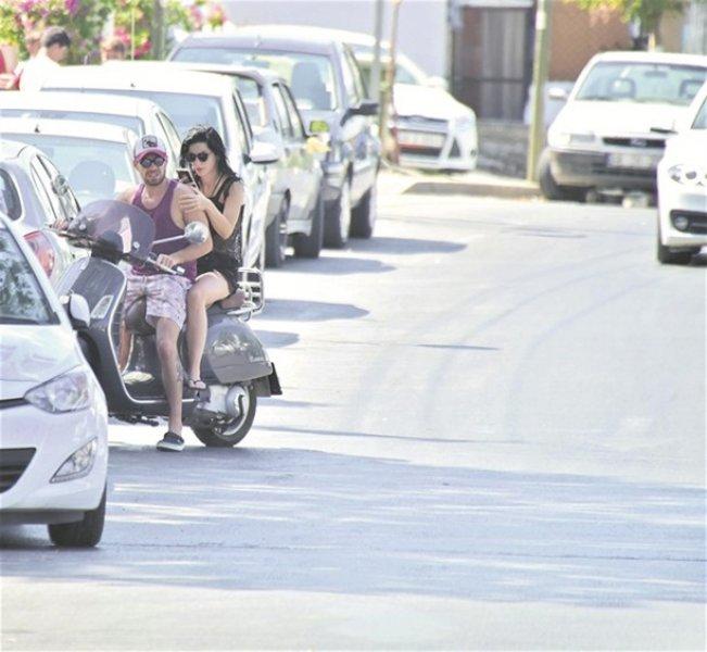 Merve Boluğur ile Murat Dalkılıç balayında 