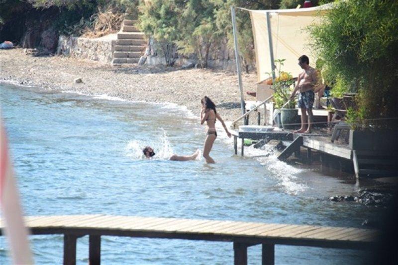 Merve Boluğur ile Murat Dalkılıç balayında 