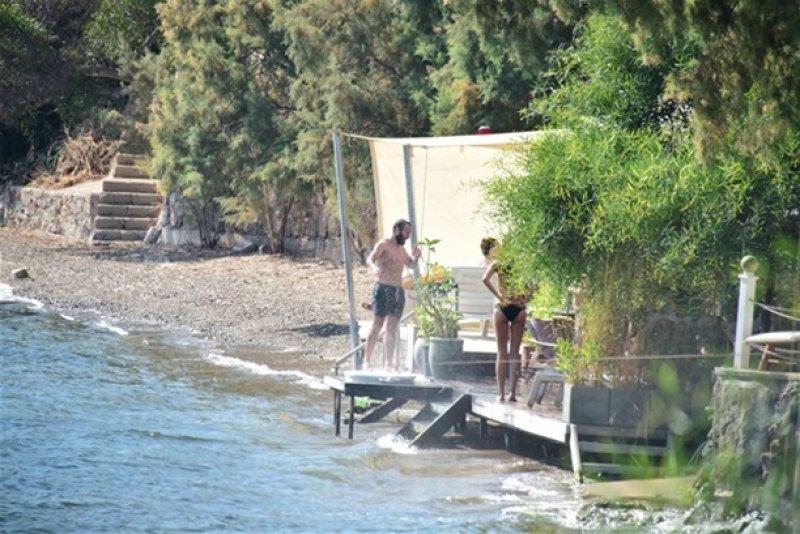 Merve Boluğur ile Murat Dalkılıç balayında 