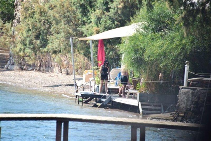 Merve Boluğur ile Murat Dalkılıç balayında 