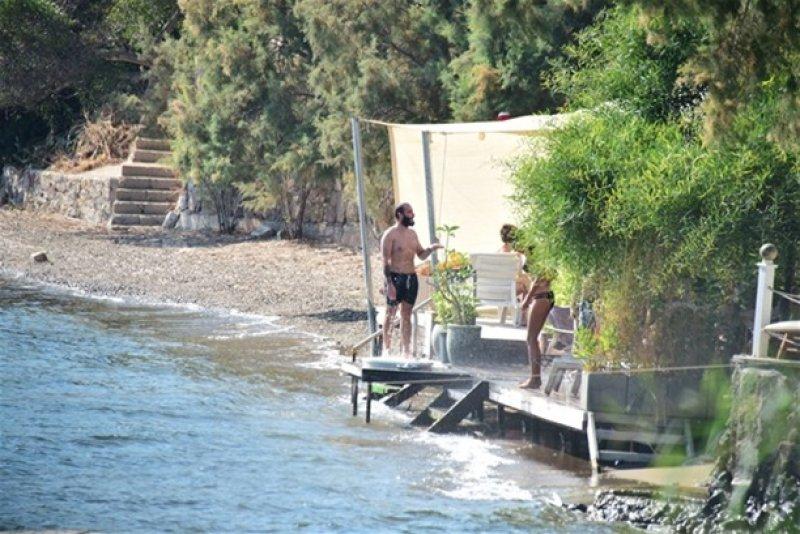 Merve Boluğur ile Murat Dalkılıç balayında 