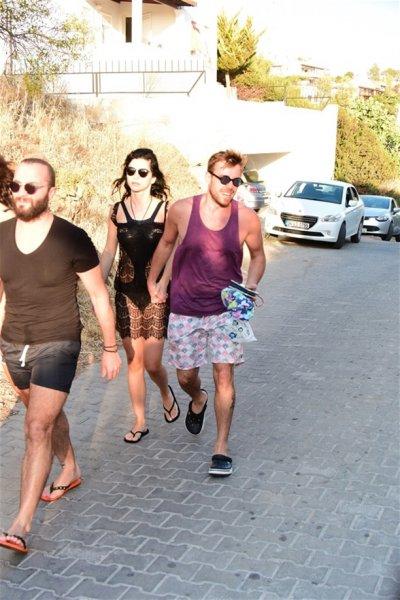 Merve Boluğur ile Murat Dalkılıç balayında 