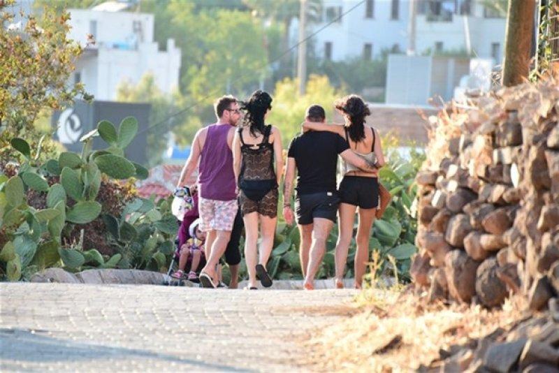 Merve Boluğur ile Murat Dalkılıç balayında 