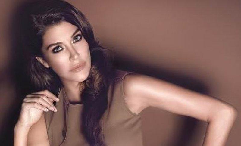 Deniz Akkaya sevgilisi Murat Varol'dan dayak yedi