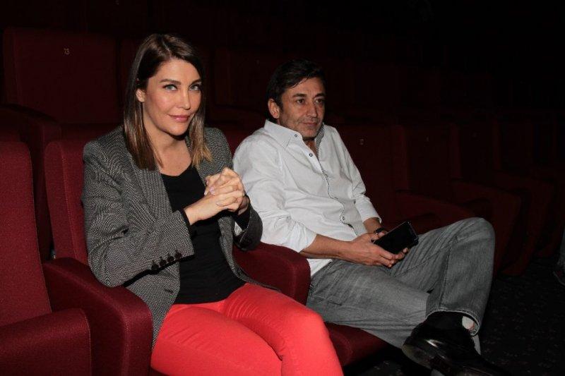 Deniz Akkaya sevgilisi Murat Varol'dan dayak yedi