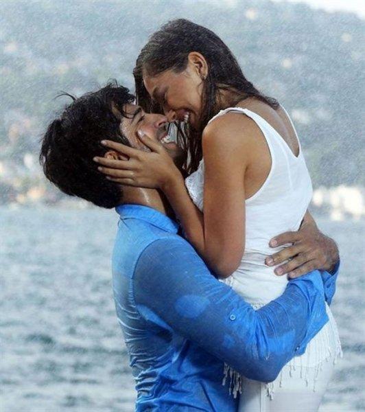 Fahriye Evcen'den Kara Sevda setine baskın