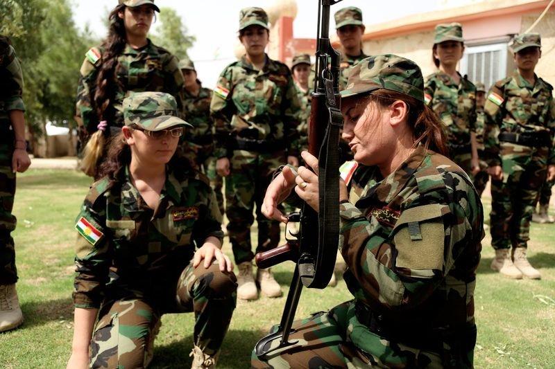 Ezidi kadınlar IŞİD'e karşı silahlandı