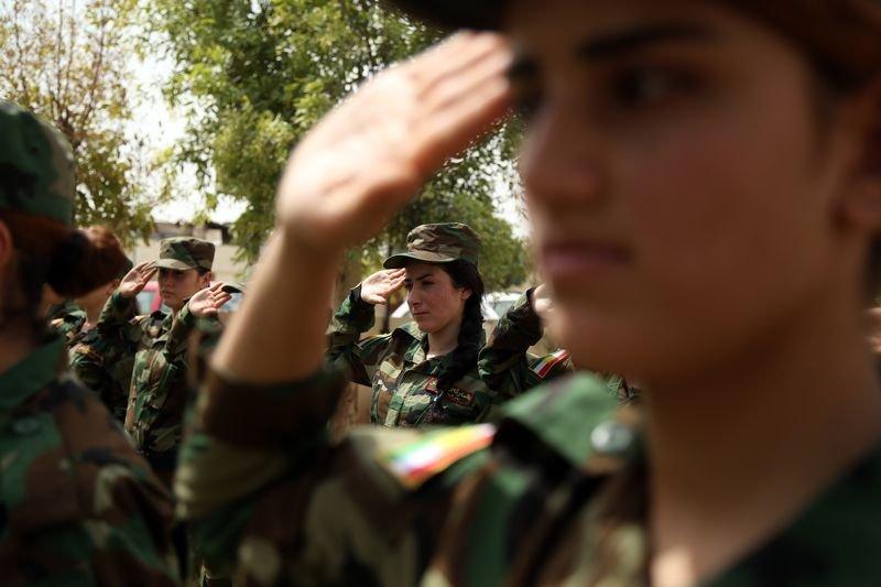 Ezidi kadınlar IŞİD'e karşı silahlandı