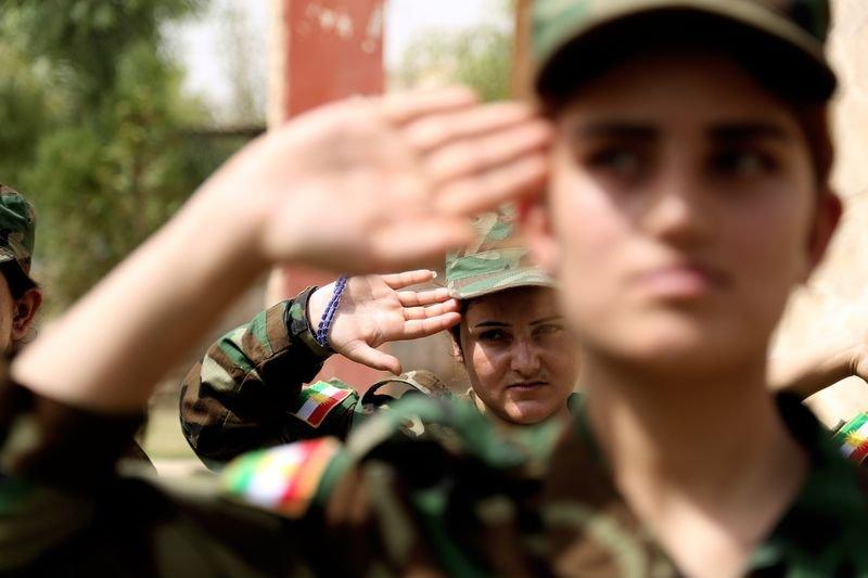 Ezidi kadınlar IŞİD'e karşı silahlandı