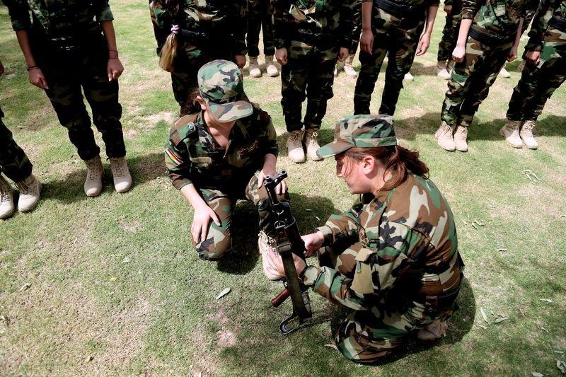 Ezidi kadınlar IŞİD'e karşı silahlandı