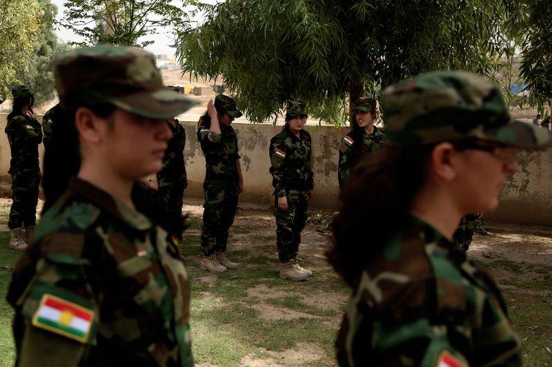 Ezidi kadınlar IŞİD'e karşı silahlandı