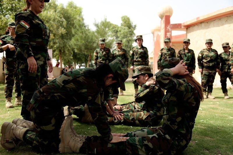 Ezidi kadınlar IŞİD'e karşı silahlandı