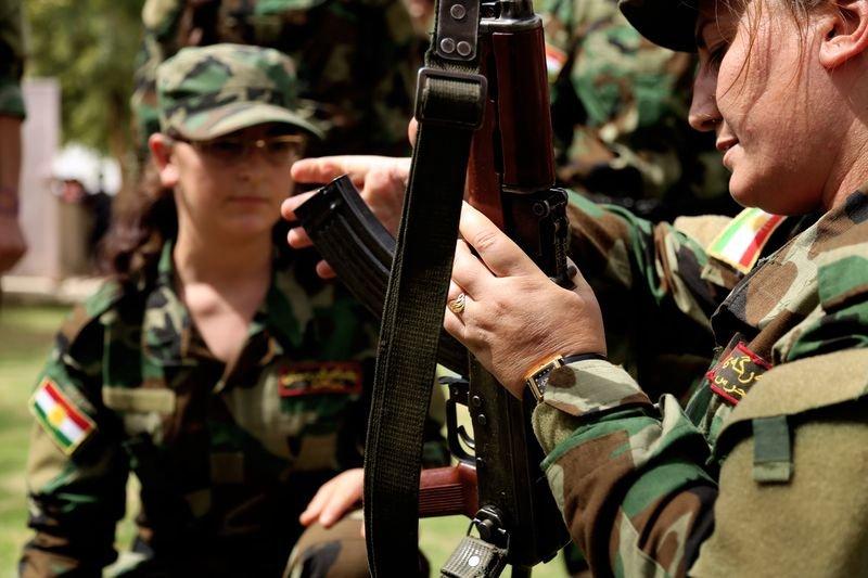 Ezidi kadınlar IŞİD'e karşı silahlandı