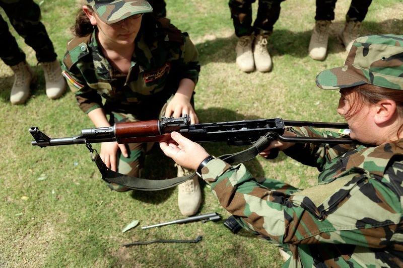 Ezidi kadınlar IŞİD'e karşı silahlandı