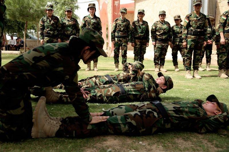 Ezidi kadınlar IŞİD'e karşı silahlandı