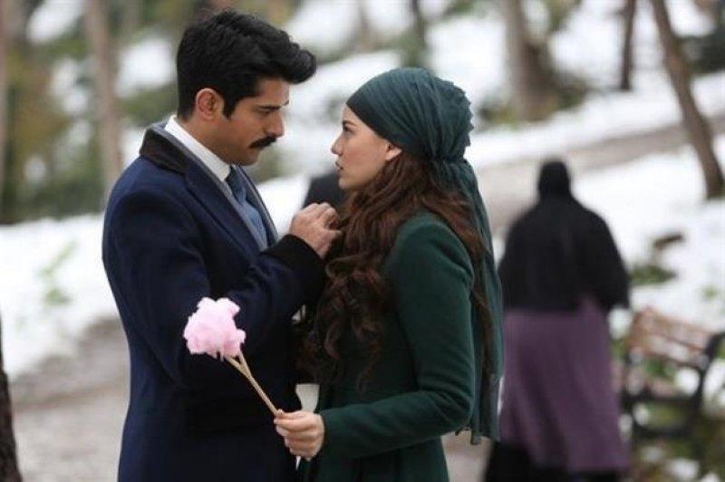 Fahriye Evcen'den Kara Sevda setine baskın
