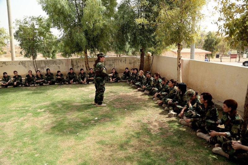 Ezidi kadınlar IŞİD'e karşı silahlandı