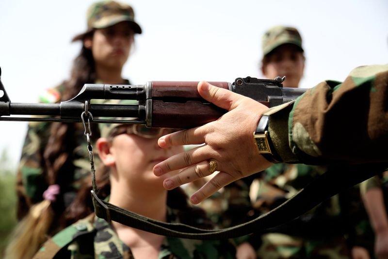 Ezidi kadınlar IŞİD'e karşı silahlandı