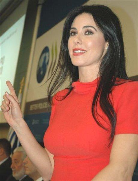 Defne Samyeli'nin Kurtlar Vadisi'ndeki ilk fotoğrafı