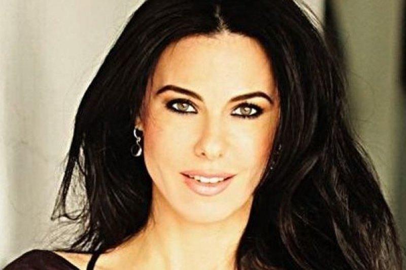 Defne Samyeli'nin Kurtlar Vadisi'ndeki ilk fotoğrafı