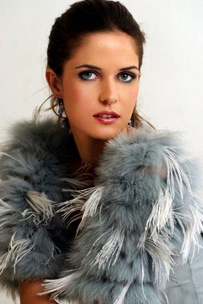 Güzel oyuncu İpek Özkök evlendi