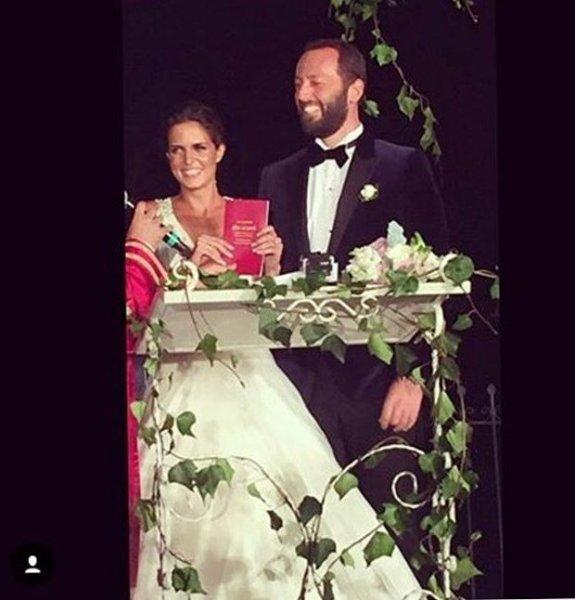 Güzel oyuncu İpek Özkök evlendi