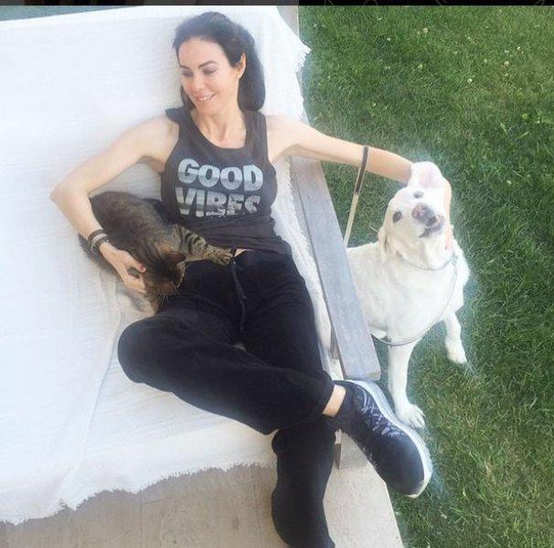 Defne Samyeli'nin Kurtlar Vadisi'ndeki ilk fotoğrafı