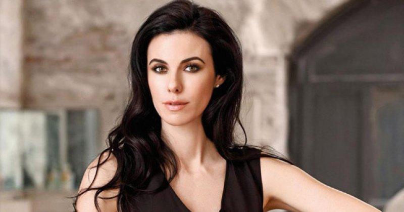 Defne Samyeli'nin Kurtlar Vadisi'ndeki ilk fotoğrafı