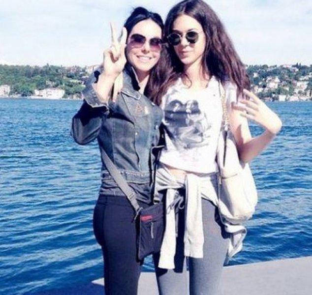 Defne Samyeli'nin Kurtlar Vadisi'ndeki ilk fotoğrafı