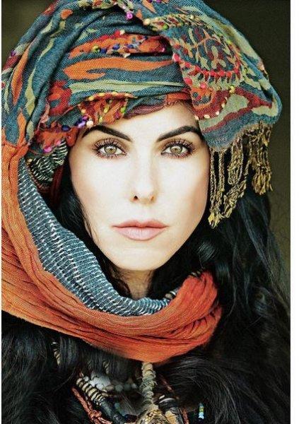 Defne Samyeli'nin Kurtlar Vadisi'ndeki ilk fotoğrafı