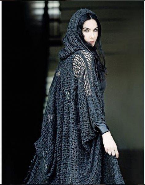 Defne Samyeli'nin Kurtlar Vadisi'ndeki ilk fotoğrafı