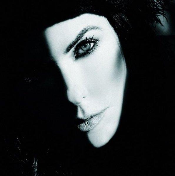 Defne Samyeli'nin Kurtlar Vadisi'ndeki ilk fotoğrafı