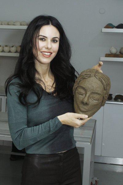 Defne Samyeli'nin Kurtlar Vadisi'ndeki ilk fotoğrafı