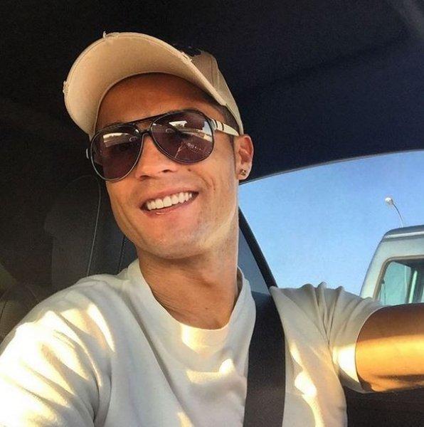 Ünlülerin objektifinden 2 Ekim Instagram paylaşımları 