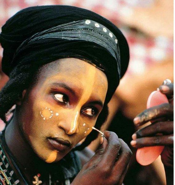 Afrikalı Wodaabe Kabilesi her yıl erkek güzellik yarışması düzenliyor