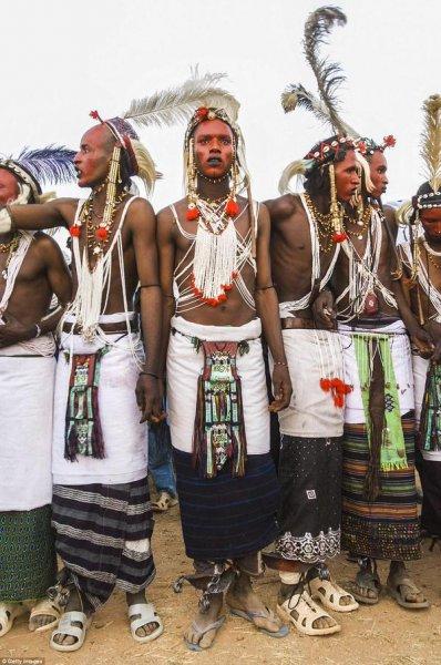 Afrikalı Wodaabe Kabilesi her yıl erkek güzellik yarışması düzenliyor