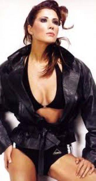 Okan Üniversitesi'nin manken hocası Ebru Güzel