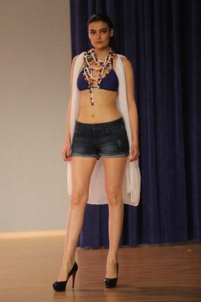 Okan Üniversitesi'nin manken hocası Ebru Güzel