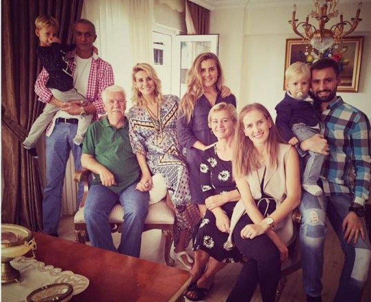 Esra Erol'dan iki oğlu için parti