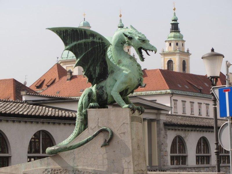 Uğur getirdiğine inanılan değişik objeler