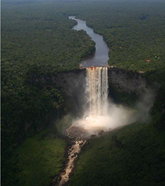 Uçakta cam kenarına oturanların çektiği inanılmaz fotoğraflar
