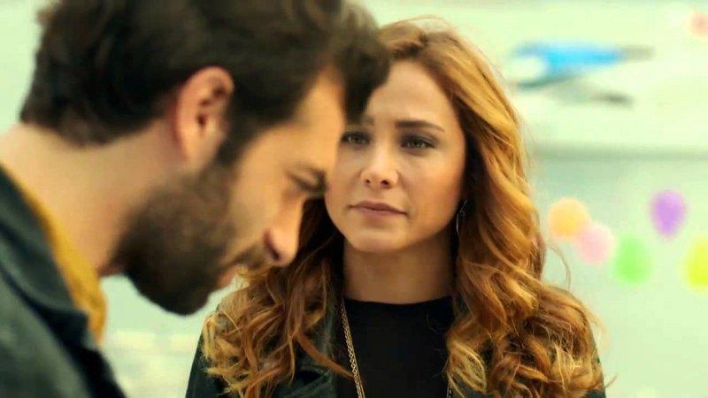 Poyraz Karayel’den dikkat çeken öpüşme sahnesi 