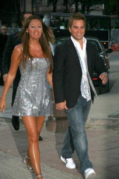 Pınar Altuğ'un kulak arkasına dövmesi