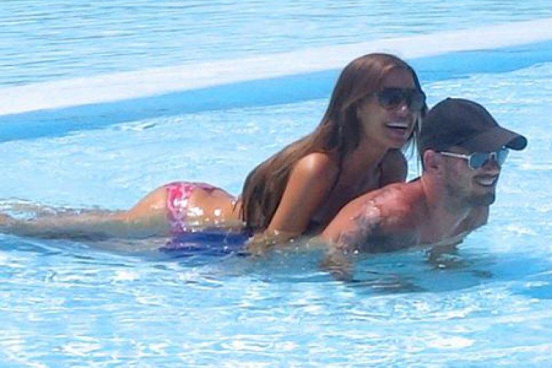 7 aylık hamile Yolanthe Cabau soyundu