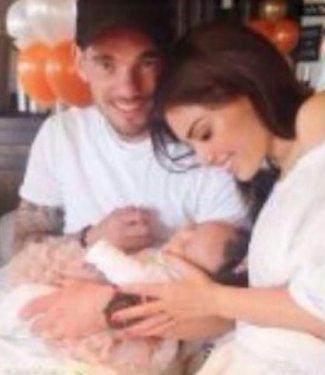 7 aylık hamile Yolanthe Cabau soyundu