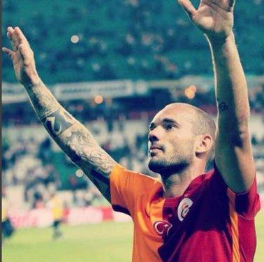 7 aylık hamile Yolanthe Cabau soyundu