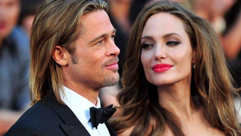 Angelina Jolie ve Brad Pitt 6 çocuğu ile Vogue'a poz verdi 
