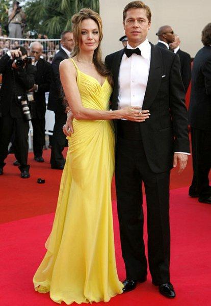 Angelina Jolie ve Brad Pitt 6 çocuğu ile Vogue'a poz verdi 