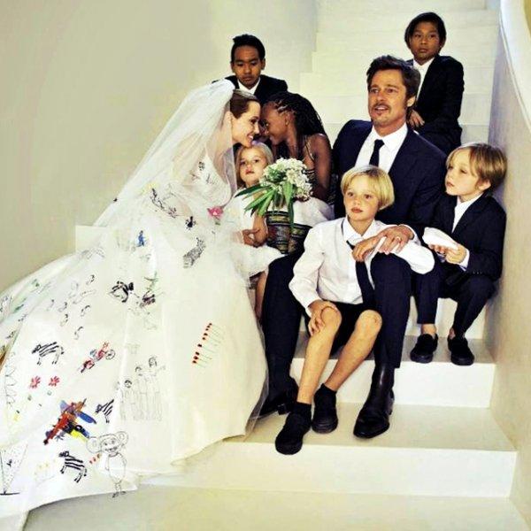 Angelina Jolie ve Brad Pitt 6 çocuğu ile Vogue'a poz verdi 